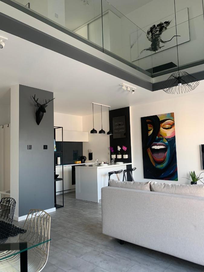 Appartamento Two-Levels Penthouse With A Garden In The City Center Łódź Esterno foto