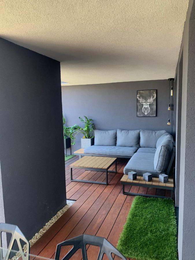 Appartamento Two-Levels Penthouse With A Garden In The City Center Łódź Esterno foto