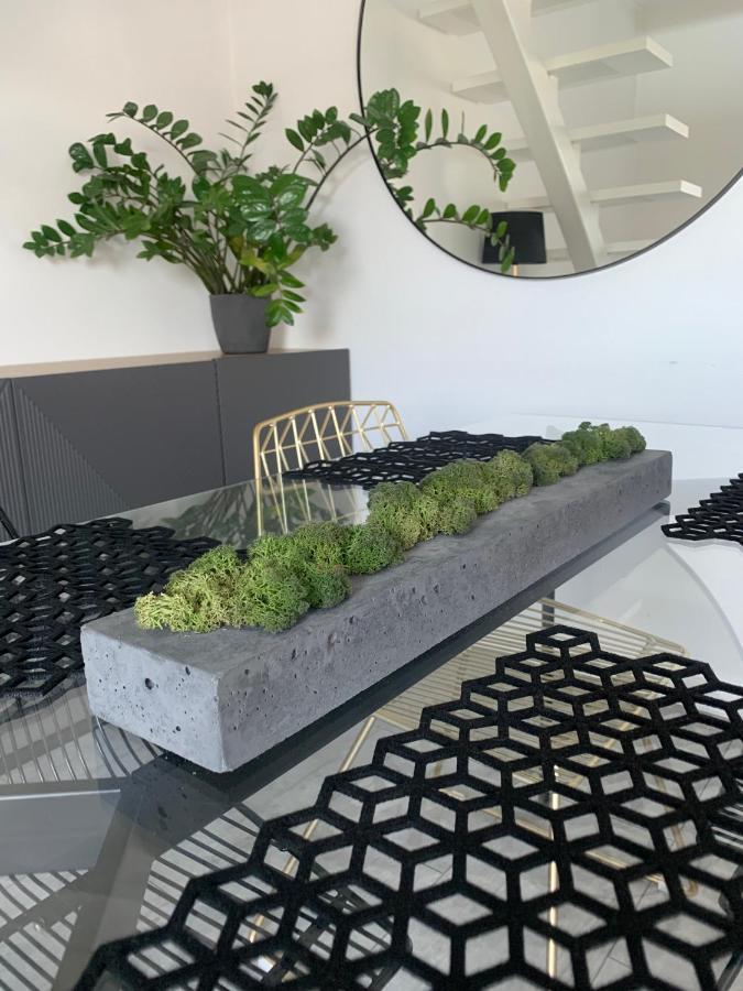 Appartamento Two-Levels Penthouse With A Garden In The City Center Łódź Esterno foto