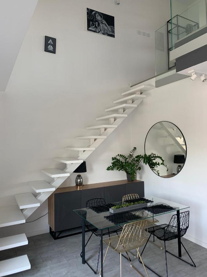 Appartamento Two-Levels Penthouse With A Garden In The City Center Łódź Esterno foto
